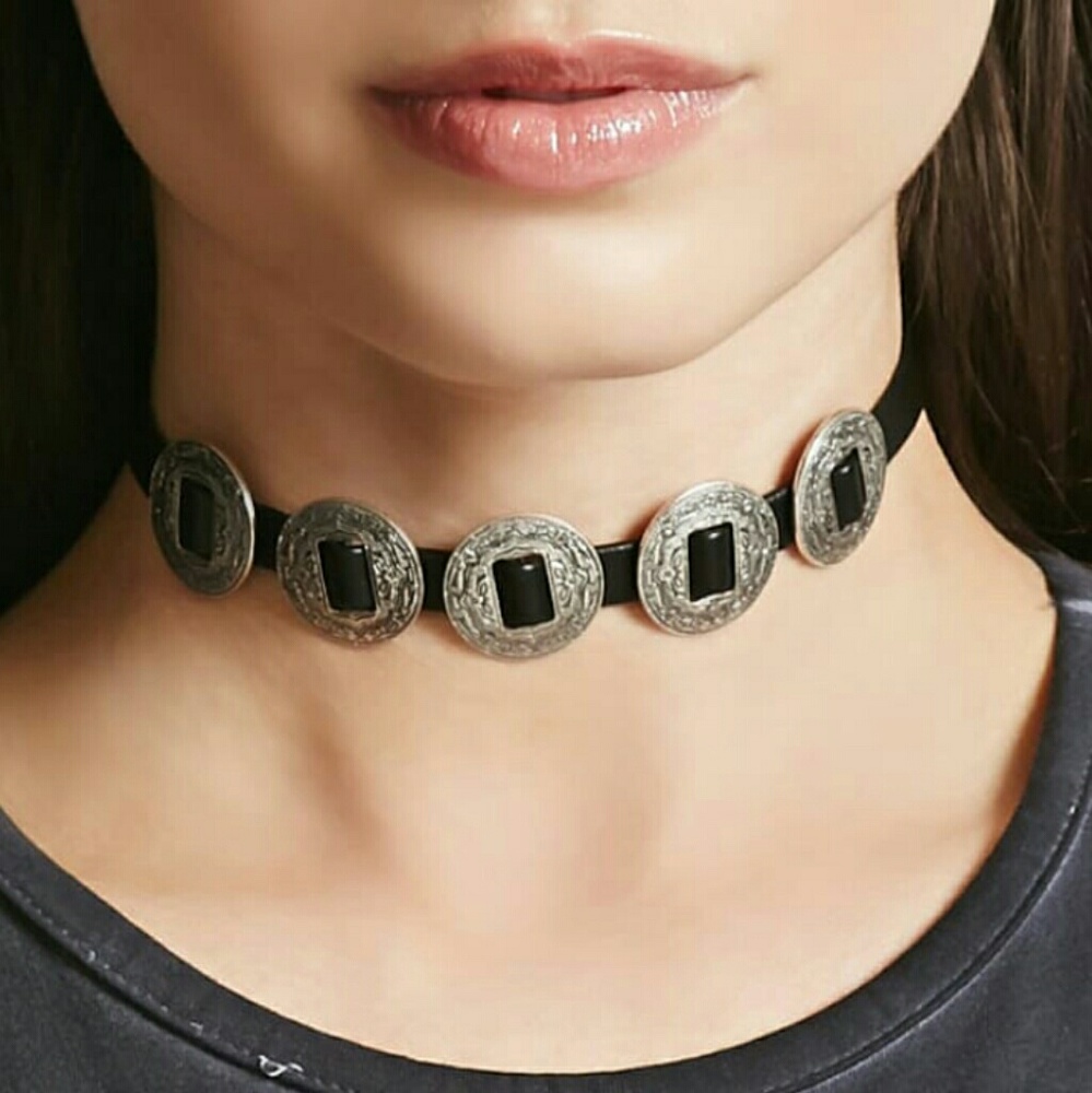 NWT Faux Leather Medallian Choker